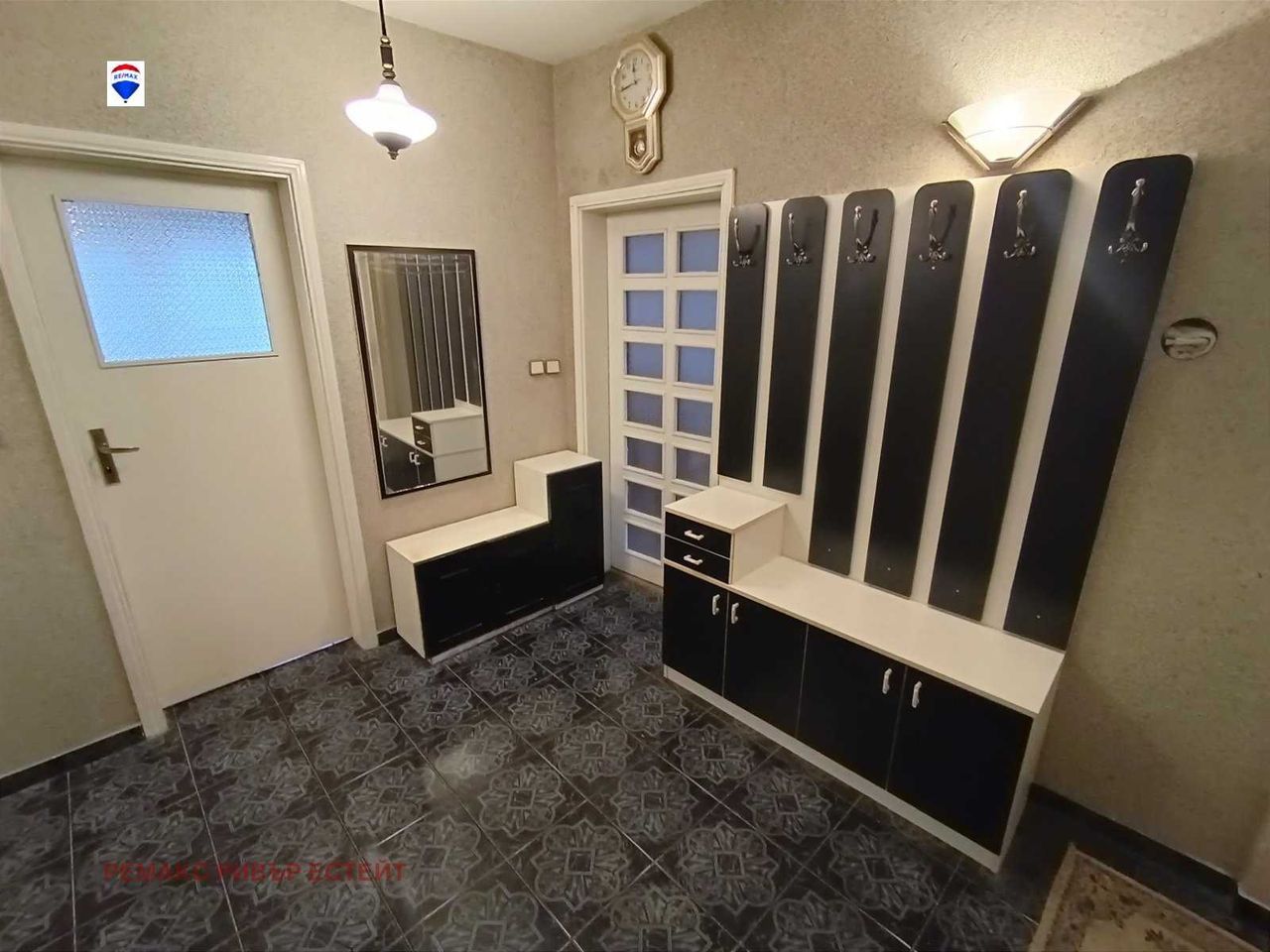 Продава се Тристаен апартамент в Русе, Централен кооп. пазар - 90 кв.м за 1277 €/кв.м - Снимка #13