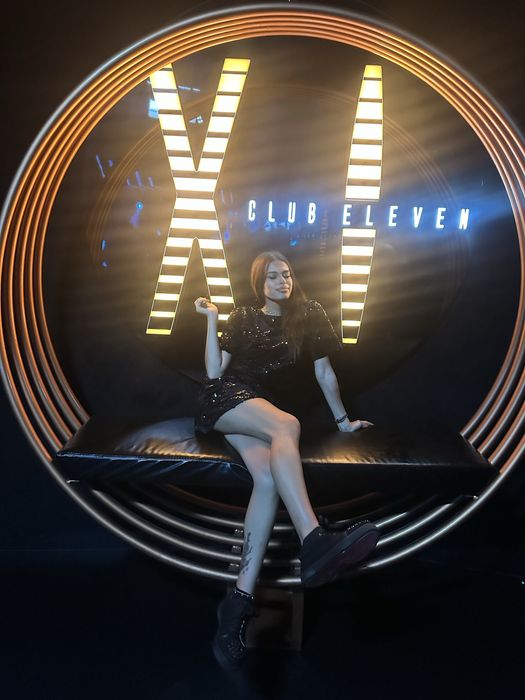 Черна рокля на пейети