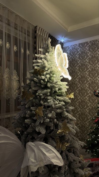 Елка высота 210 см, нижняя ширина 135 см