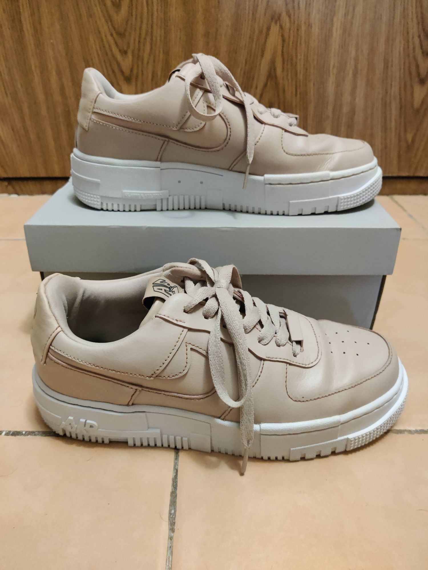 Nike Air Force 1 Pixel