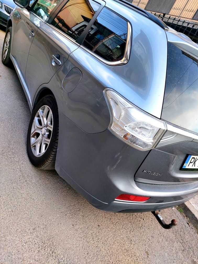 Mitsubishi Outlander 2.0 phev plug in hibrid