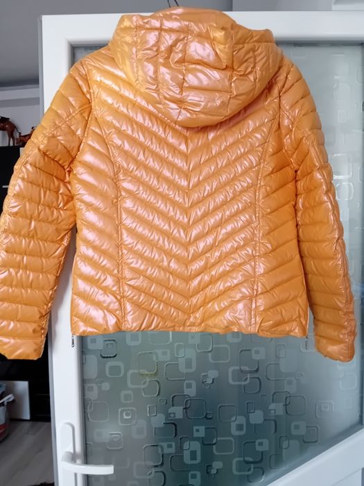 Vând geaca călduroasă