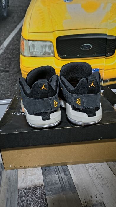 Найк Джордан 44 номер обувани 2 пъти