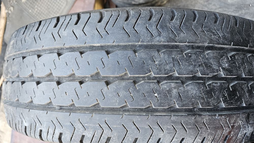 2бр гуми 205 65 16С пирели