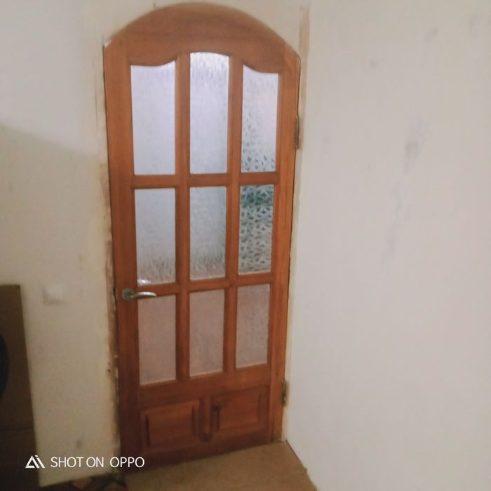 Продам две межкомнатные двери из натурального дерева б/у