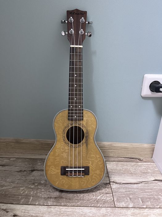 Продам укулеле R.Empire (сопрано)