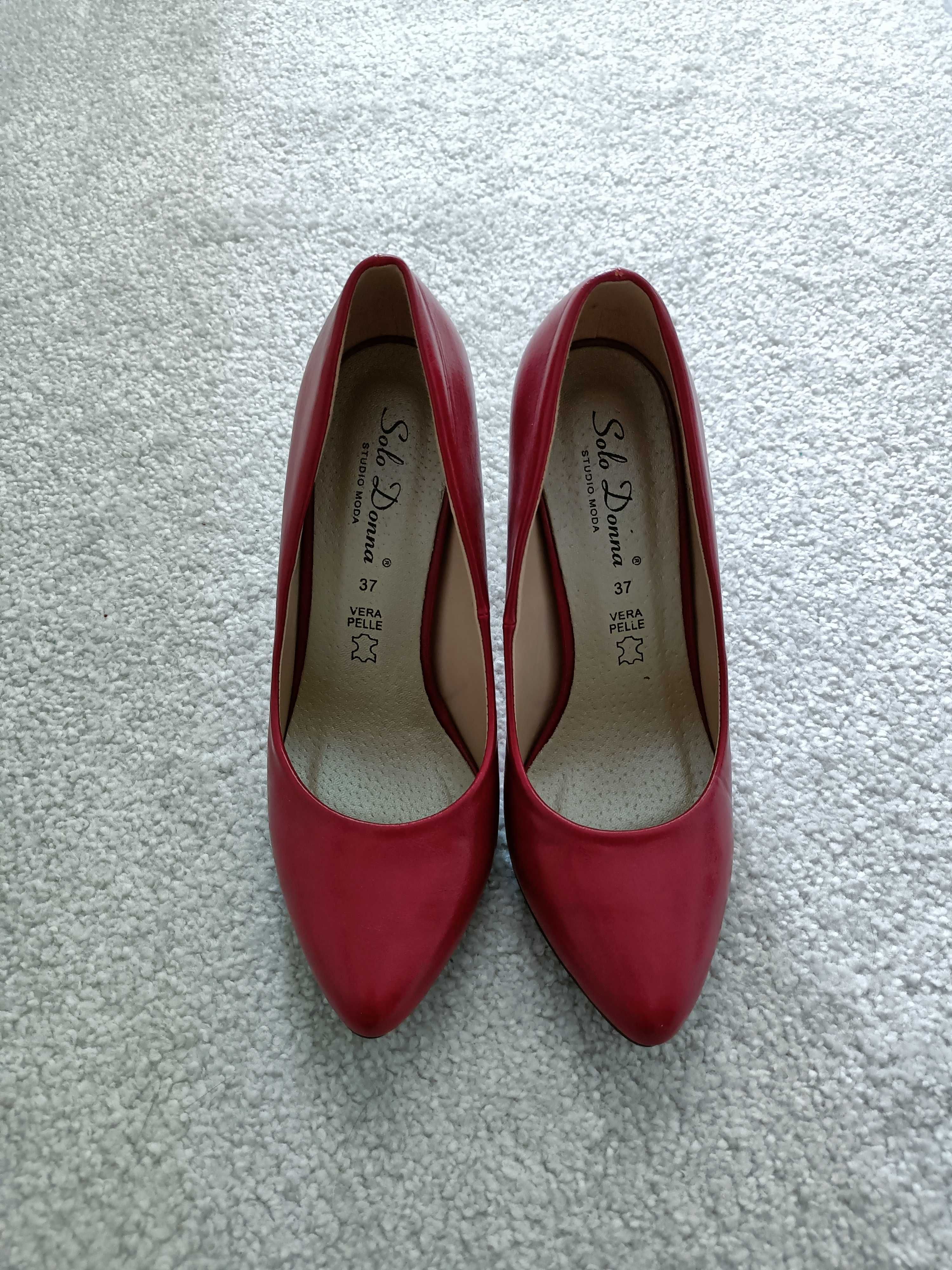 Pantofi rosii eleganti 37