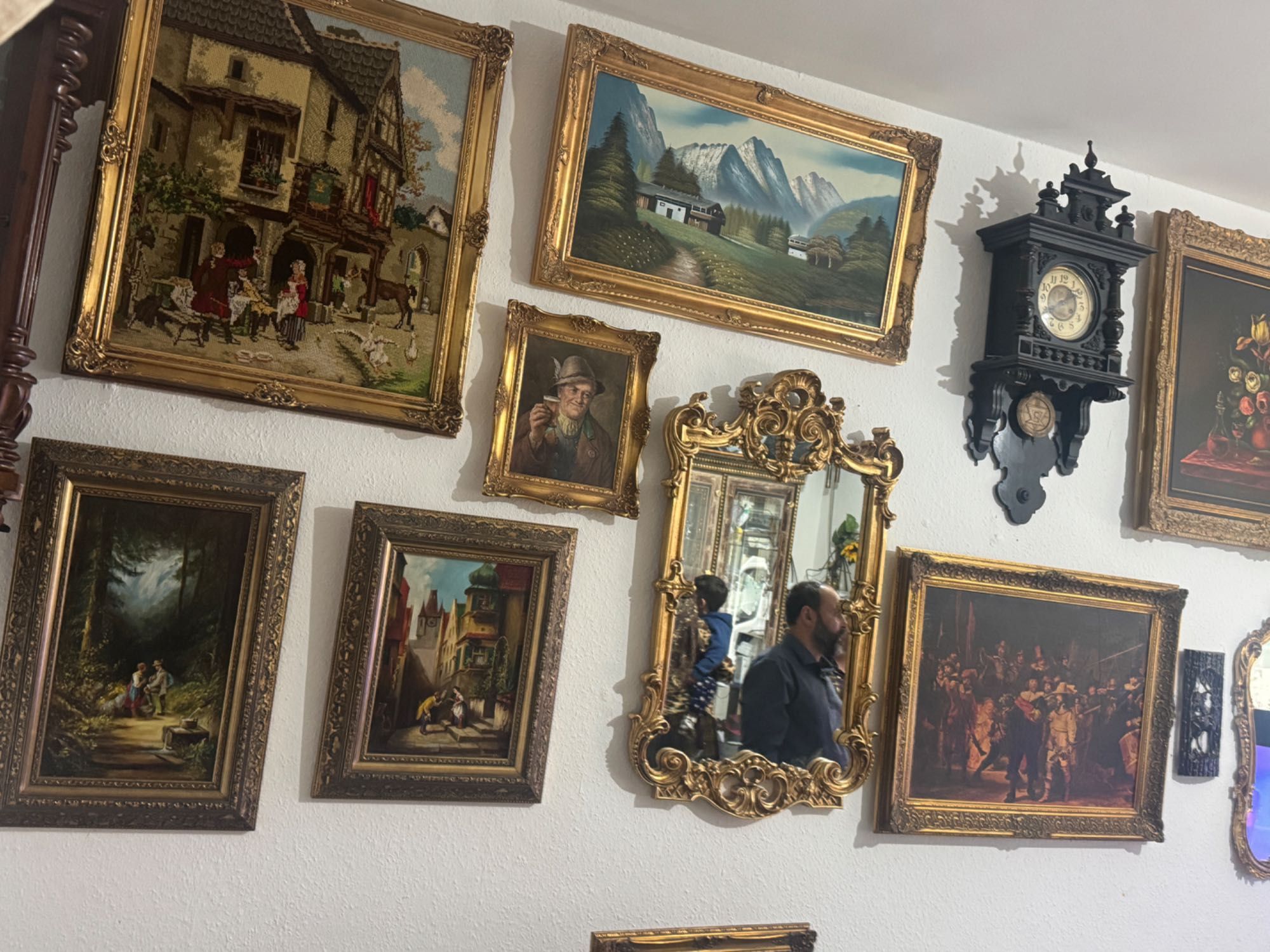 Antichității tablouri ceasuri etc.