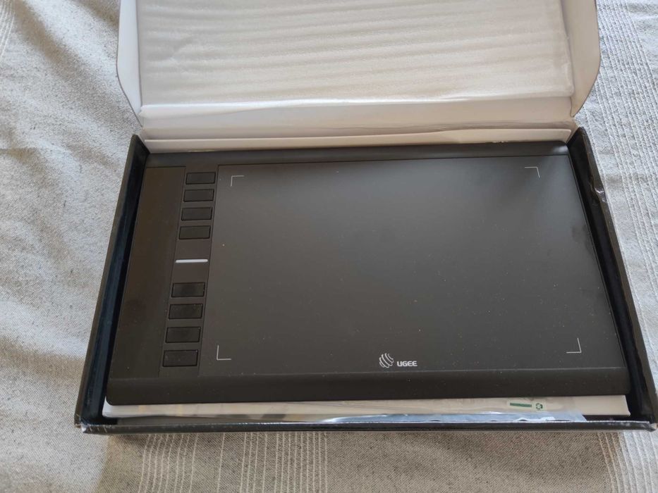 Графичен таблет Ugee M708