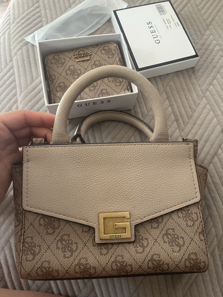 Чанта и портмоне Guess