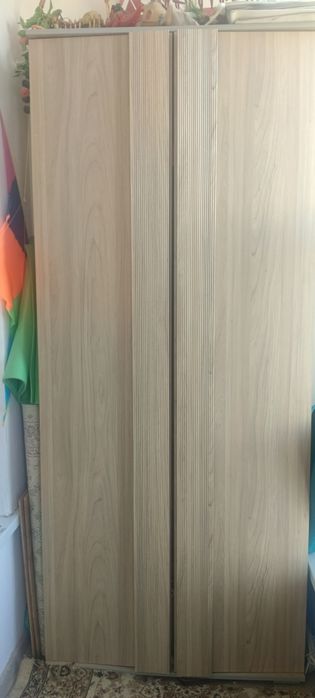 Продам отличный компактный шкаф для одежды.