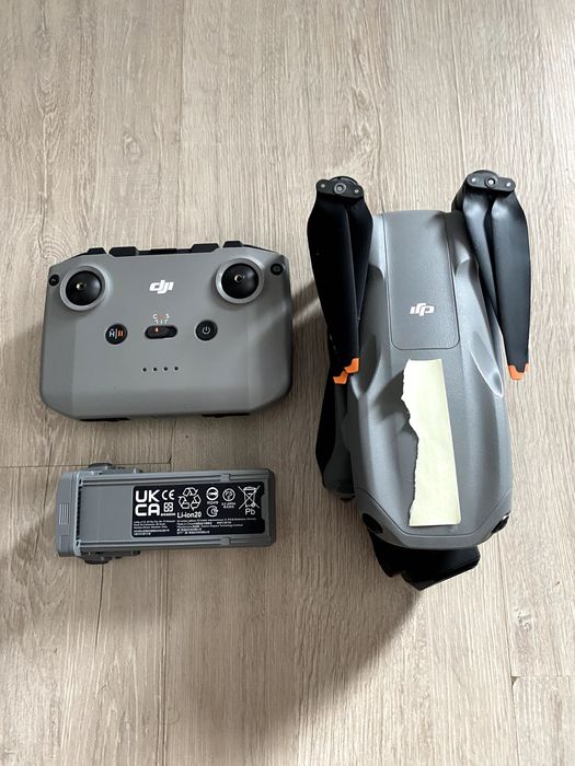 Drona DJI Air 3S, 2 baterii, card SanDisk Extreme, totul in garantie