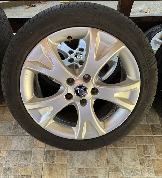 Jante R17 Originale Skoda Anvelope 225/45 Foarte bune