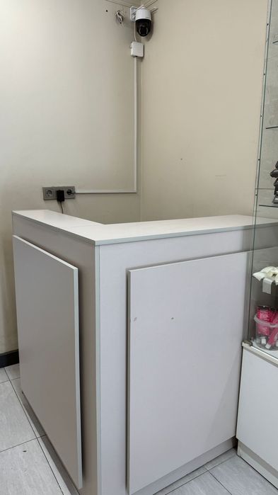 Срочно продам ресепшн и витрину