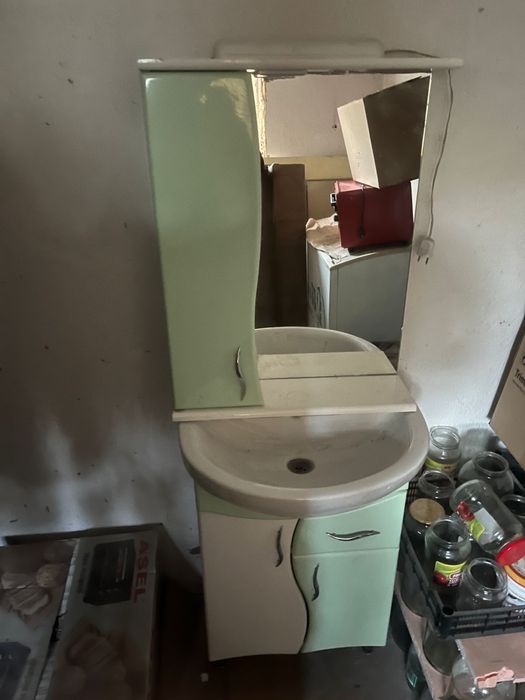 Раковина тумбочкасымен, устине илетин шкафы айнасымен, подсветкасымен