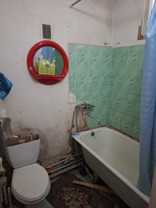 Продам 1 ком. 2  этаж дом 5 этажный кирпич. Балкон 2/6.