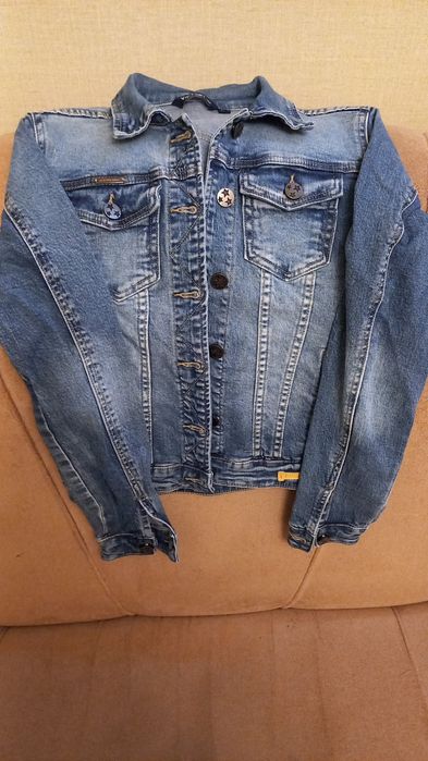 Продается джинсовая куртка