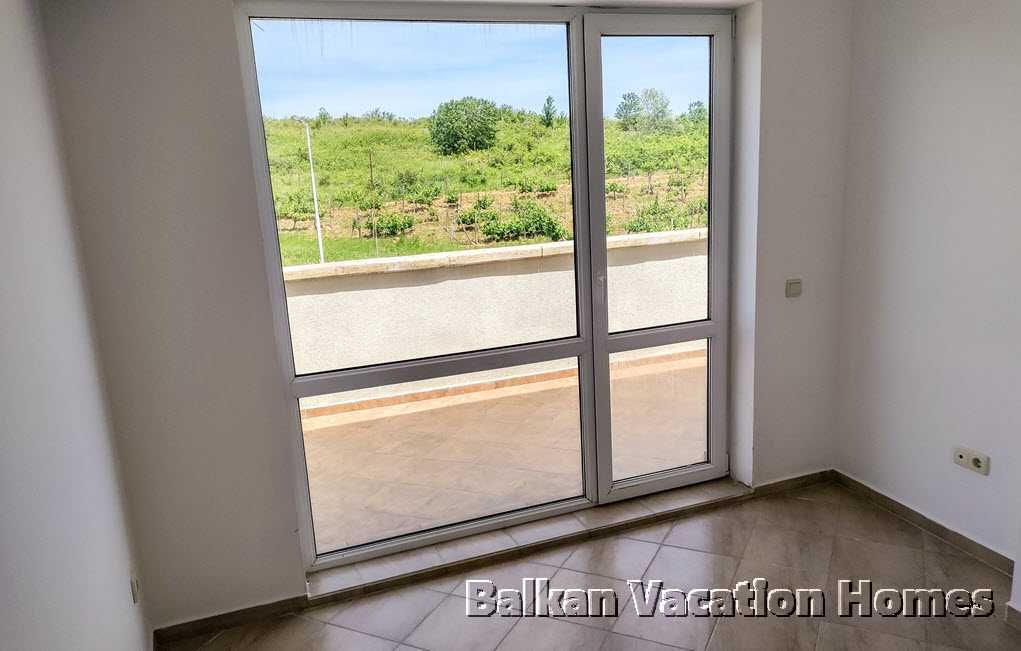 Продава се Тристаен апартамент в Бяла - 102 кв.м за 589 €/кв.м - Снимка #8