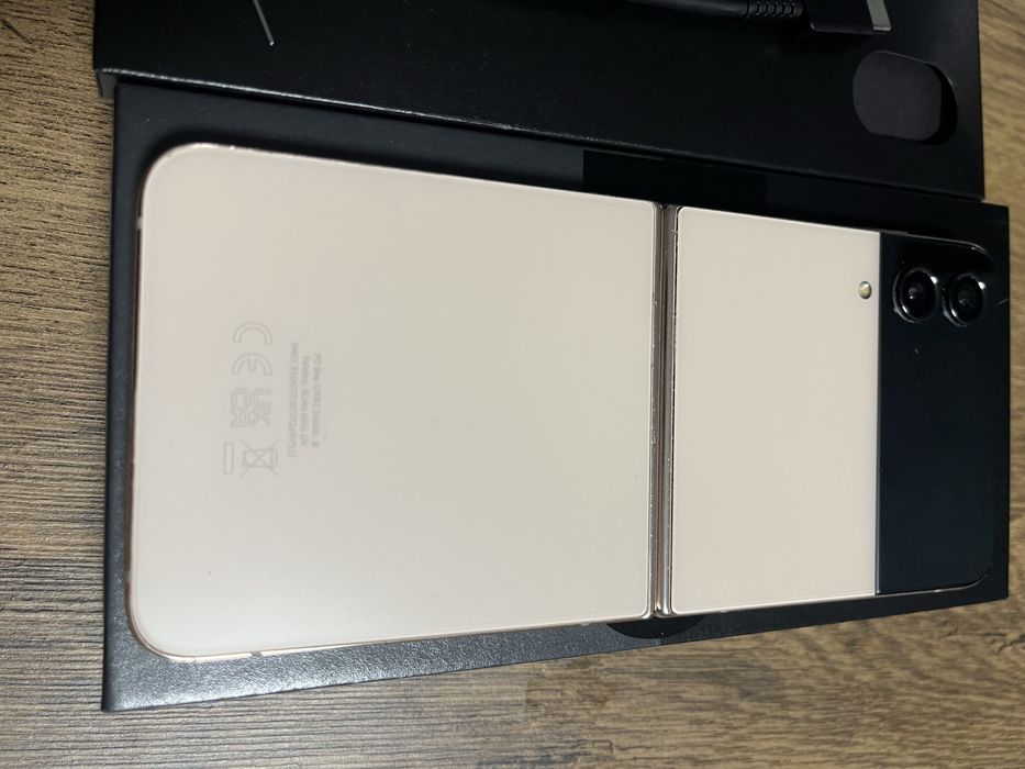 Samsung Galaxy Z Flip4