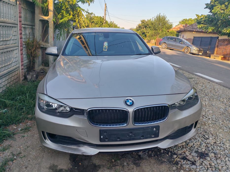 Dezmembrez/ dezmembrari bmw seria 3 F30 2.0 D  184 cp din anul 2014