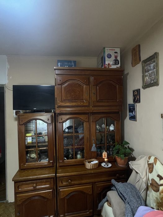 Vand set mobila din lemn masiv