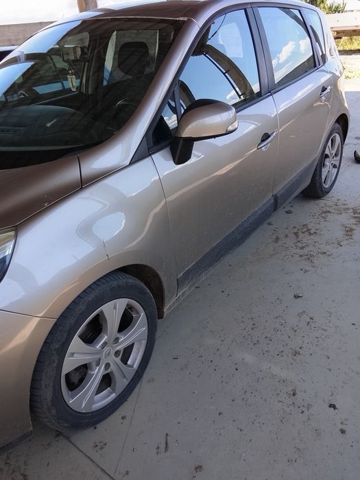 Vând Renault Scenic 2011