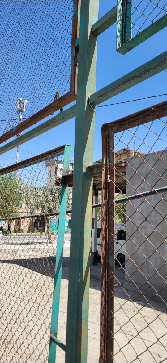 Газон поля учун профил ва сеткалар   42м 22м  поляга етади.