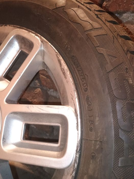 4 броя зимни гуми 195/65/15 + алуминиеви оригинални джанти