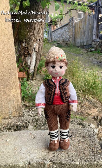 Кукли в народни носии