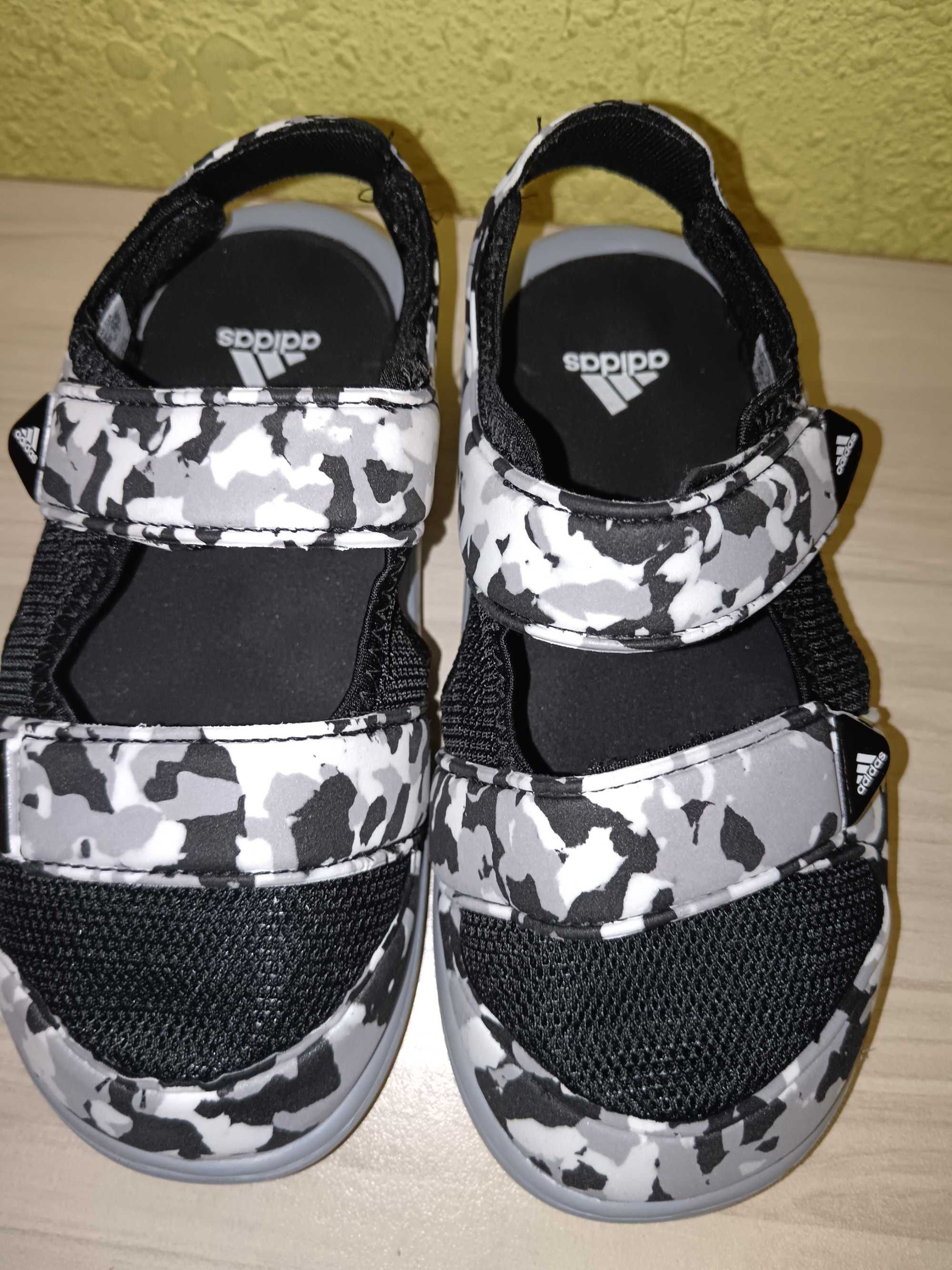 Нови сандали на Adidas размер 32