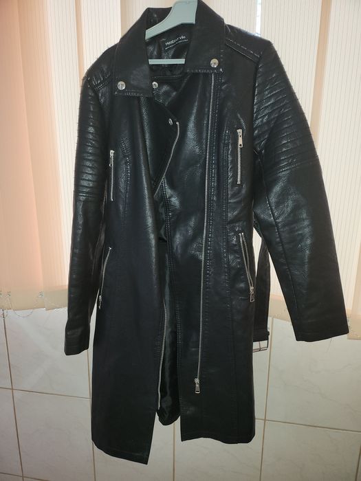 Vând geaca de piele