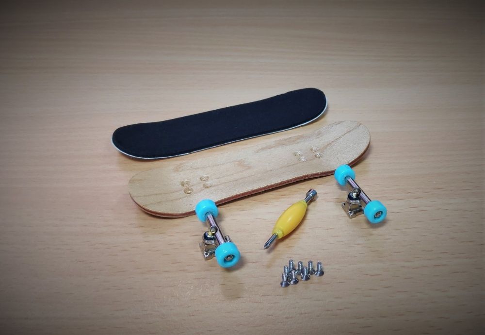 Pro Fingerboard - fingerskate - lemn + rulmenti (tip Tech Deck)