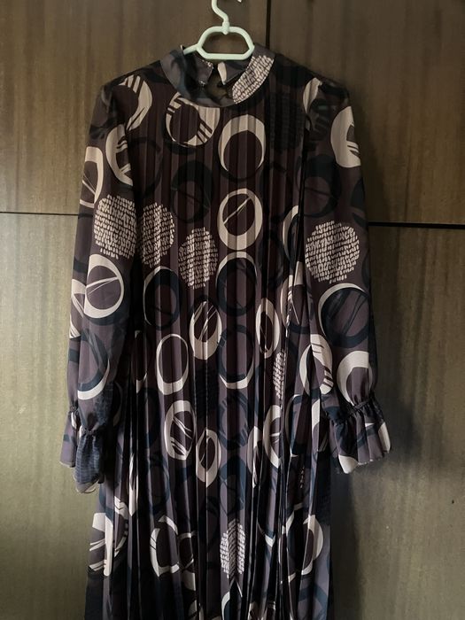 Официална рокля в кафявата гама