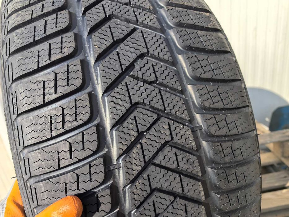 275/35/21 Пирели ДОТ 2023 г - Чисто Нова - САМО 1 брой