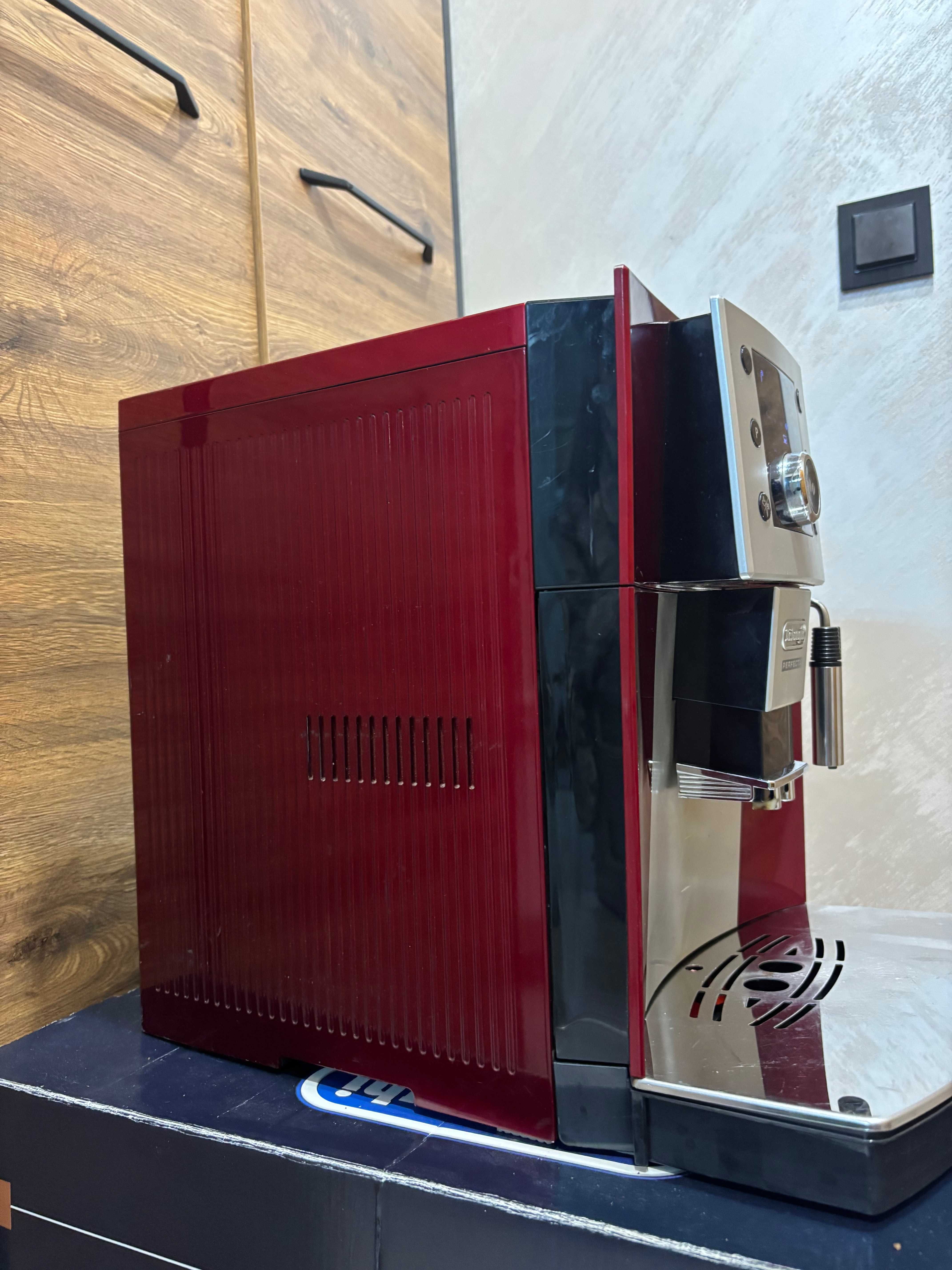 Кафеавтомат Delonghi Perfecta made Italy червена