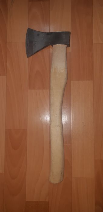 Продам новый советский топор за 10000 тенге.