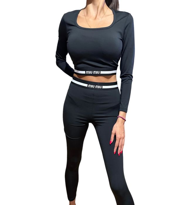 Клин с ластик и топ дълъг ръкав