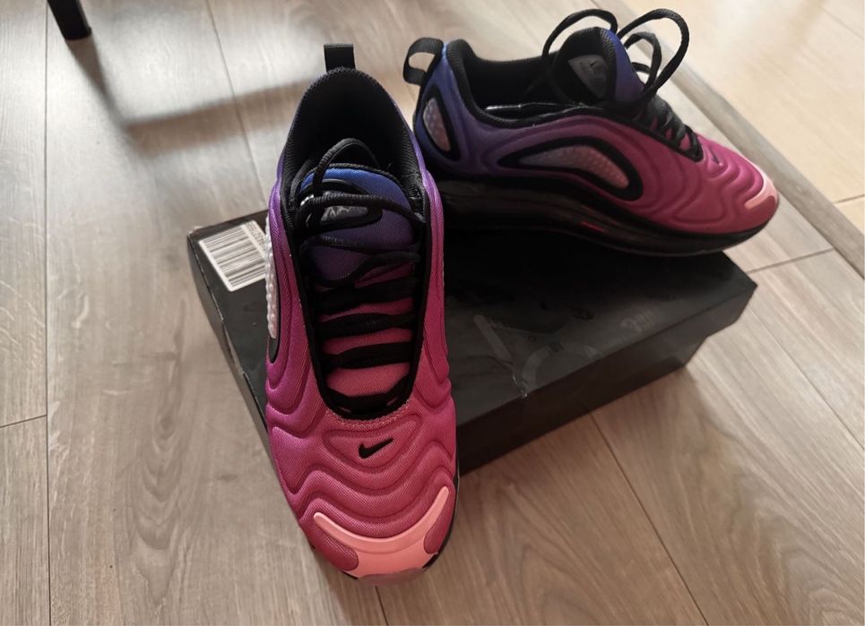 Pantofi sport  adidasi nike air max 720 marimea 37,5