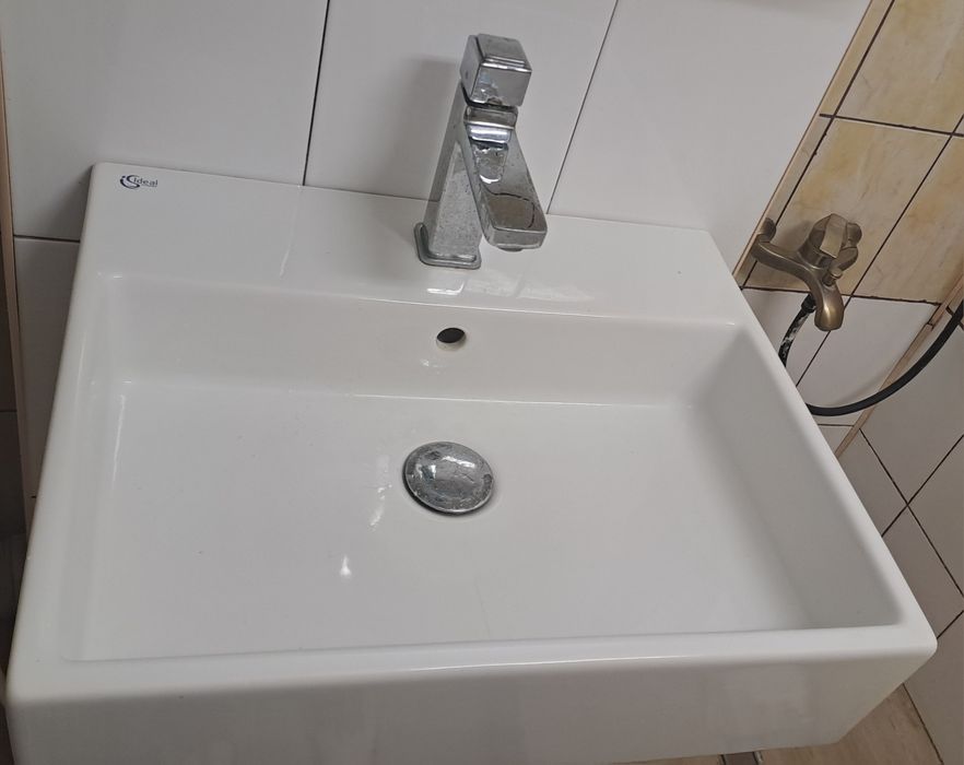 Chiuveta suspendata/lavoar baie, Ideal