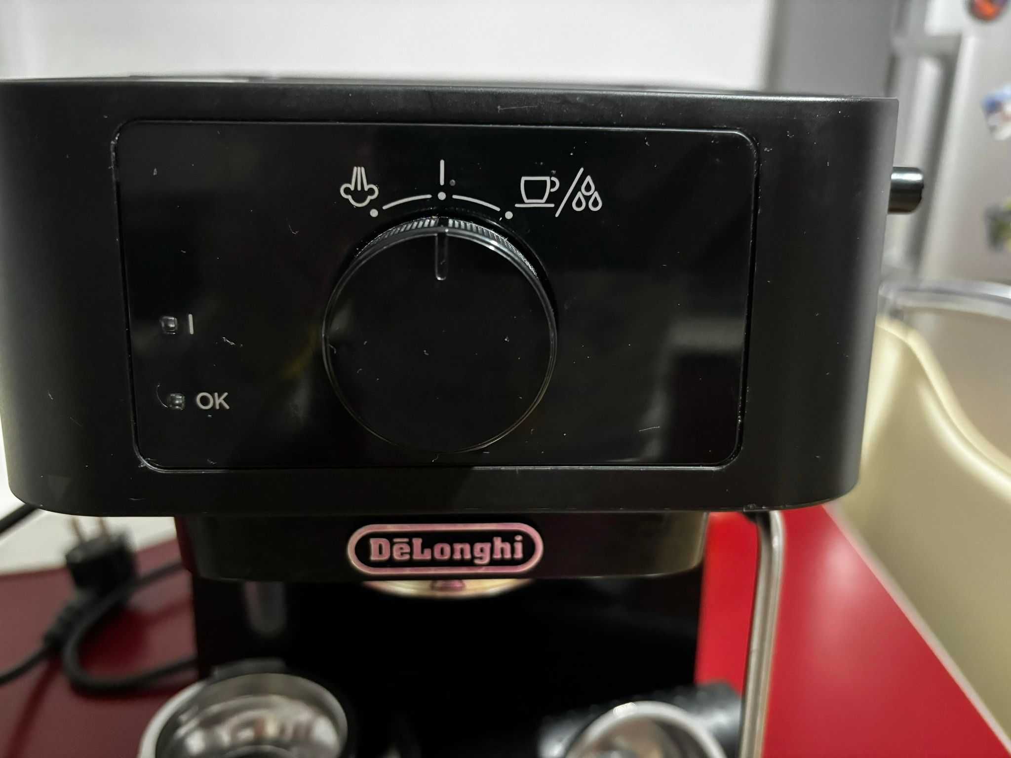 Aparat cafea DeLonghi - Espressor manual cu spumare lapte