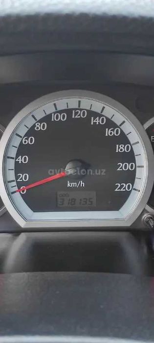 Lasetti 1.8 sotiladi 4 pakalenya gazi bor. ozgina petnosi bor.