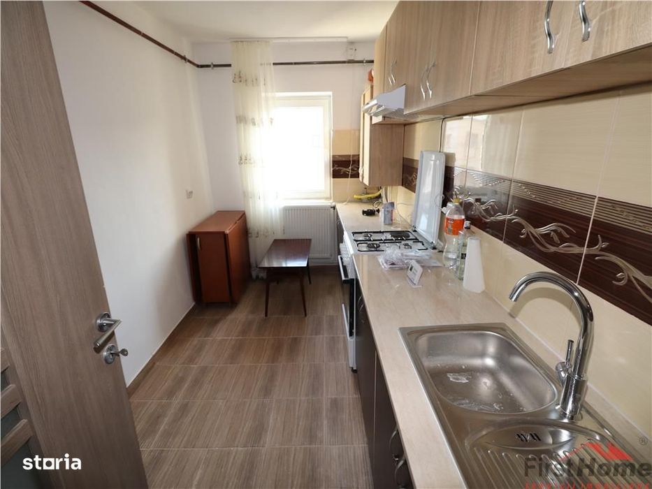 Apartament 3 camere  , zona Inspectorat Scolar, etaj 4 cu acoperis
