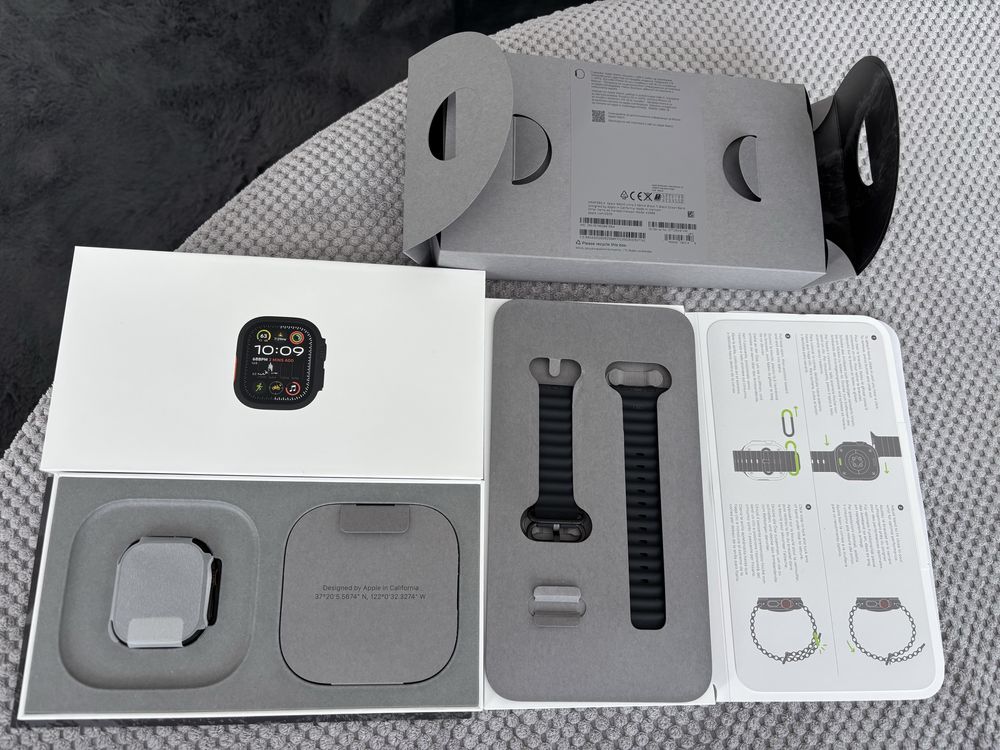 Apple Watch Ultra 2 - black 49 mm LTE  Ti -Black Ocean Band