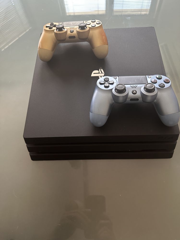 Playstation 4 Pro PS4 Pro Плейстейшън 4 Про + 2 контролера
