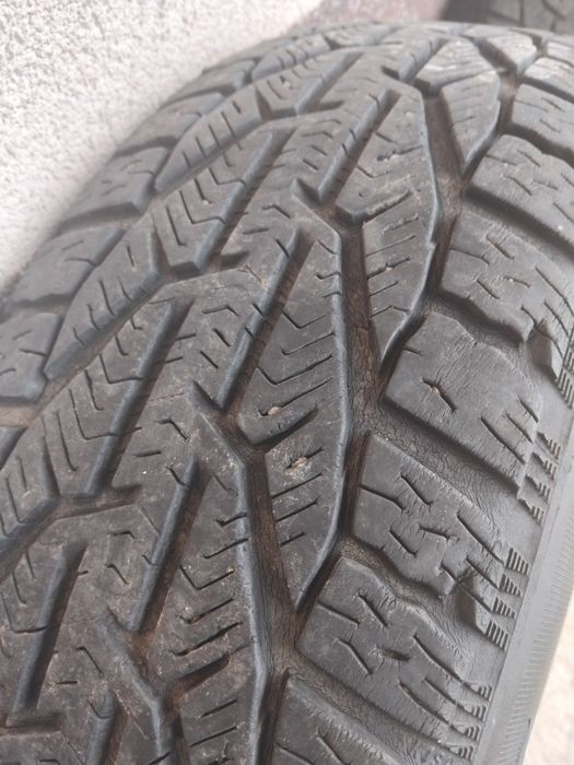 Vând roți logan 4x100 r15 stare bună. 8oo. lei fix.