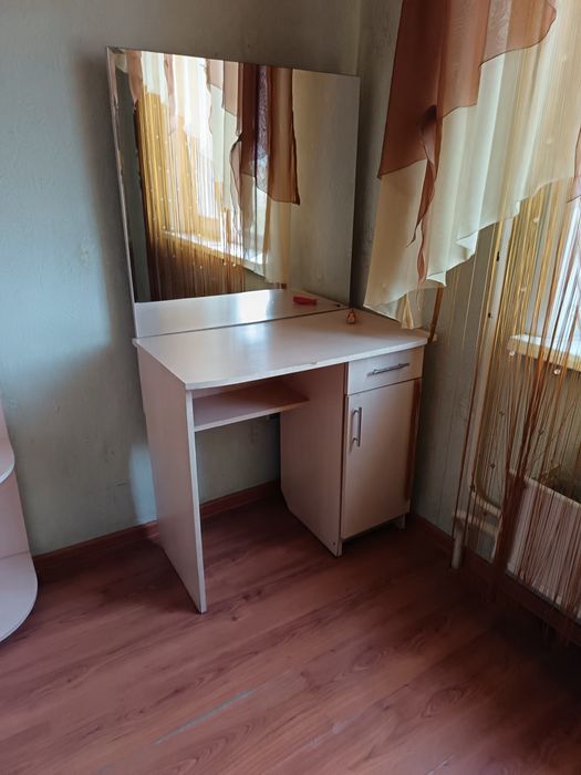 Продам Дамский столик
