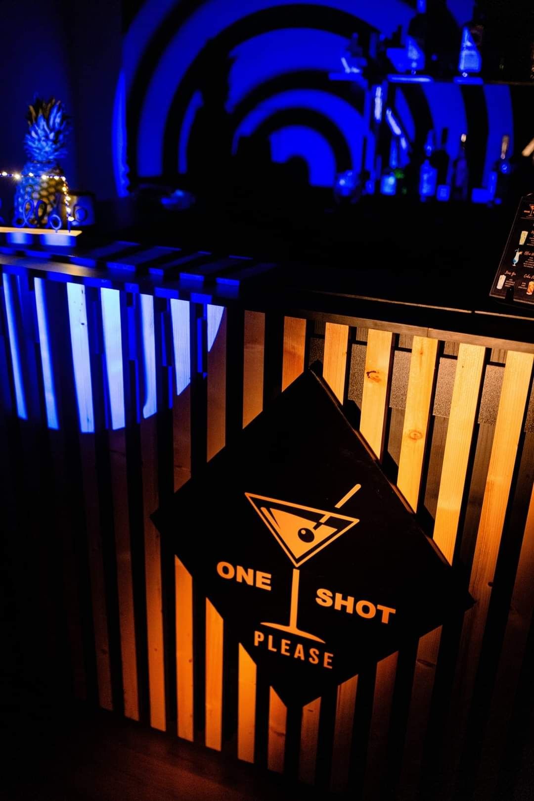 Cocktail Bar - One Shot, Please!