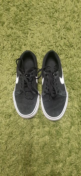 Adidasi /tenesi Nike marimea 35,5