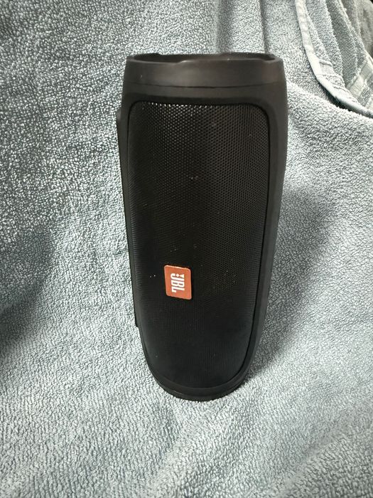 Boxă mică JBL bună