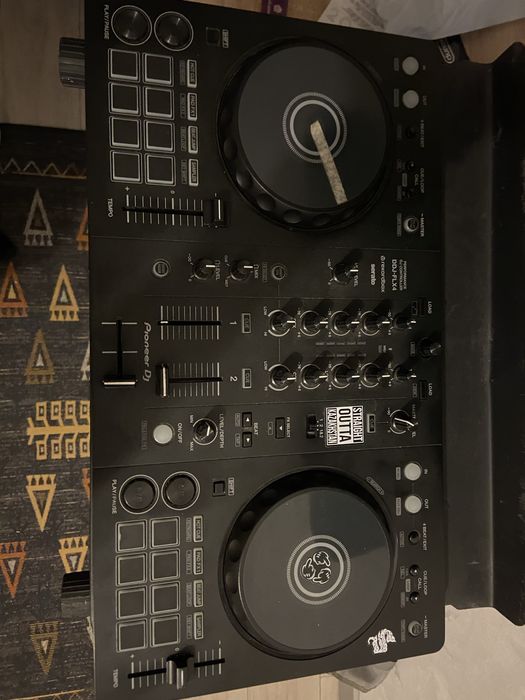 Продается диджейский контроллер DDJ FLX 4